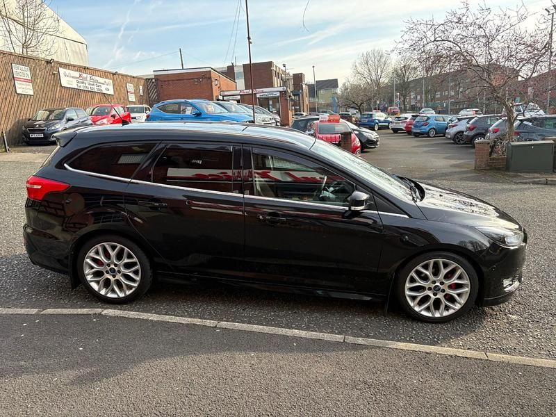 Used Ford Focus Zetec 120 HP (88 kW) 2015 Black Estate