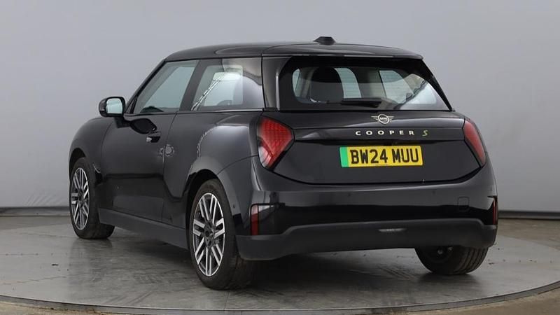 Used Mini Cooper SE Hatch 158 kW (215 HP) 2024 Black Hatchback