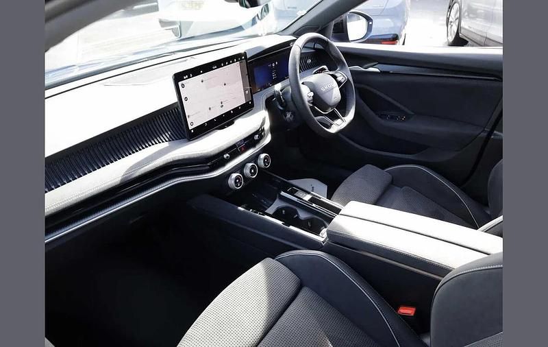 Used Skoda Superb SportLine 147 HP (108 kW) 2025 Cobalt blue metallic Hatchback