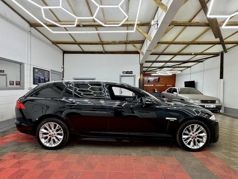 Used Jaguar XF Sportbrake R-Sport 240 HP (176 kW) 2014 Black Estate