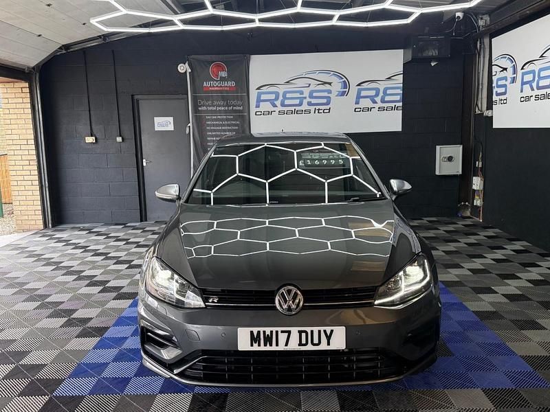 Begagnad VW Golf VII R 310 HK (228 kW) 2017 Grå Halvkombi