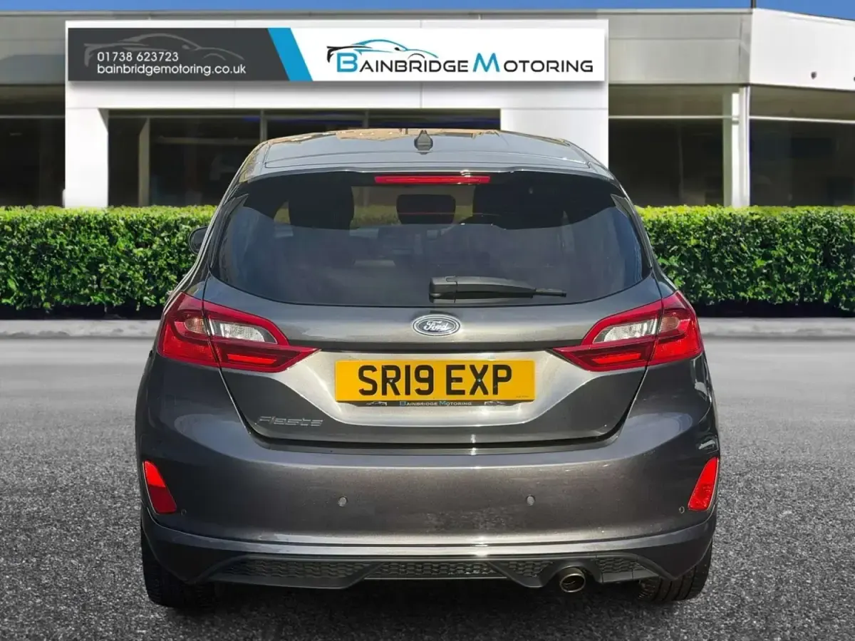 Usado Ford Fiesta ST-Line 125 HP (91 kW) 2019 Cinzento Citadino