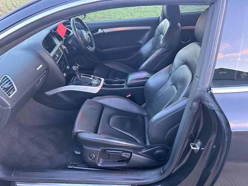 Usado Audi A5 Black Edition 177 HP (130 kW) 2013 Preto Coupé