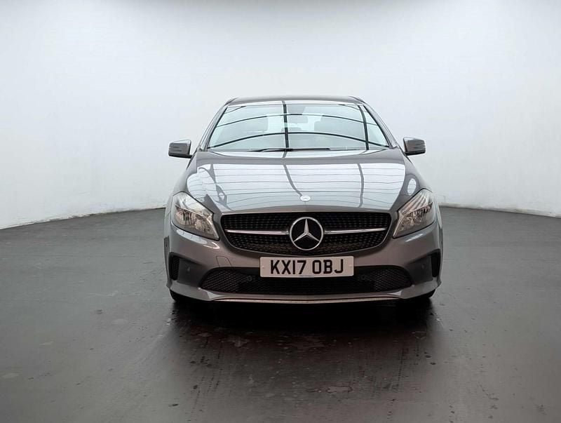 Begagnad Mercedes A160 Executive 2017 Grå Halvkombi