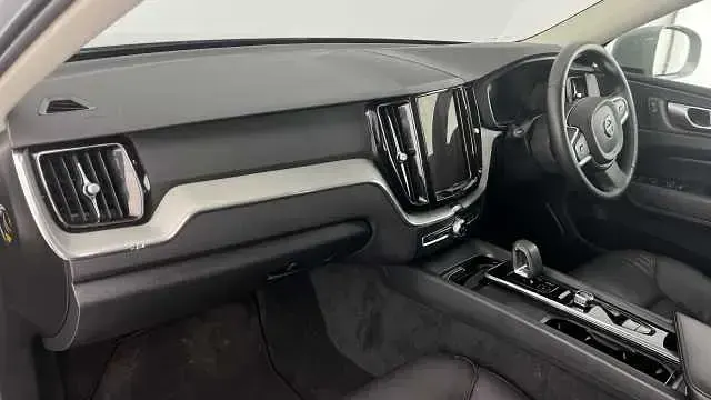 Used Volvo XC60 Core 247 HP (181 kW) 2024 SUV