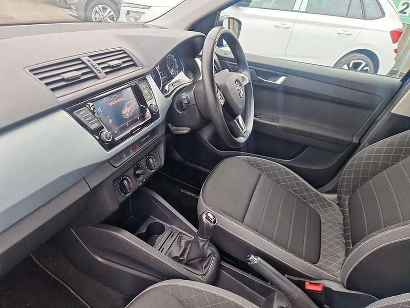 Used Skoda Fabia Colour Edition 73 HP (53 kW) 2019 Race blue metallic Hatchback