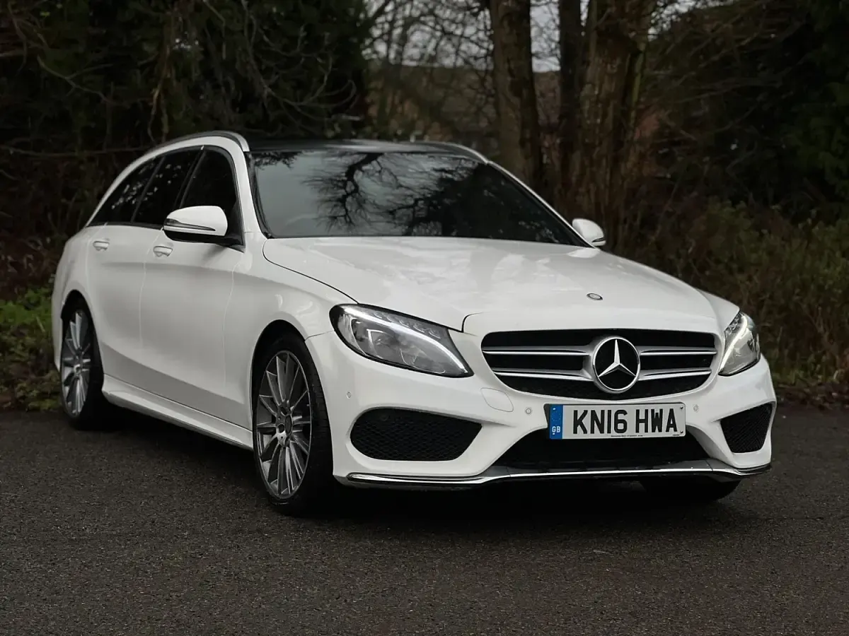 Used Mercedes C220 AMG line 2016 White Estate