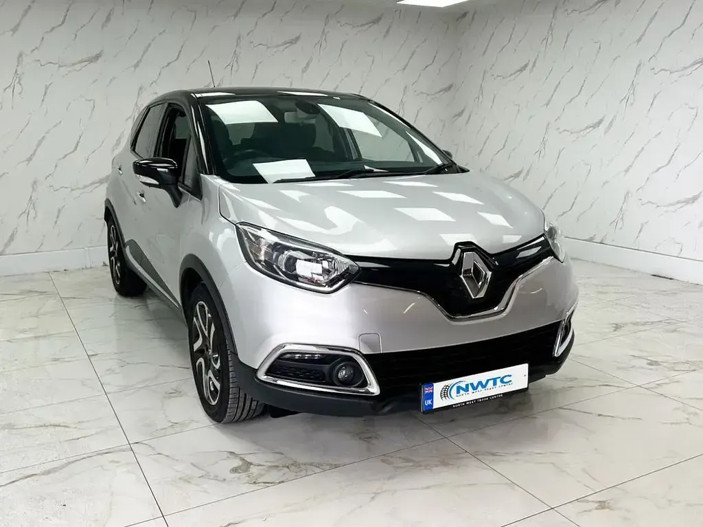 Used Renault Captur Dynamique 90 HP (66 kW) 2015 Silver SUV