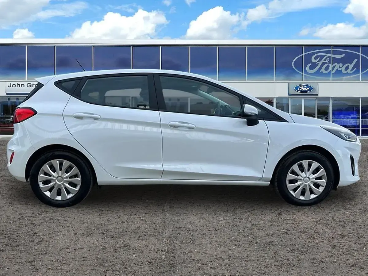 Begagnad Ford Fiesta Trend 2023 Vit Halvkombi