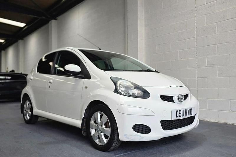 White Used 2011 Toyota Aygo Hatchback | £2,450 (Fair price) - Image 1/1