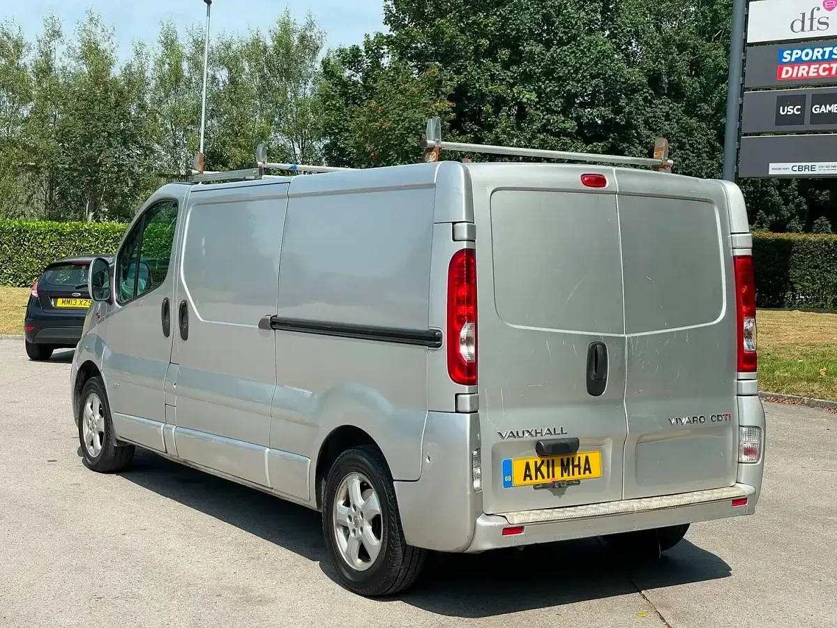 Used Vauxhall Vivaro 115 HP (84 kW) 2011 Silver MPV
