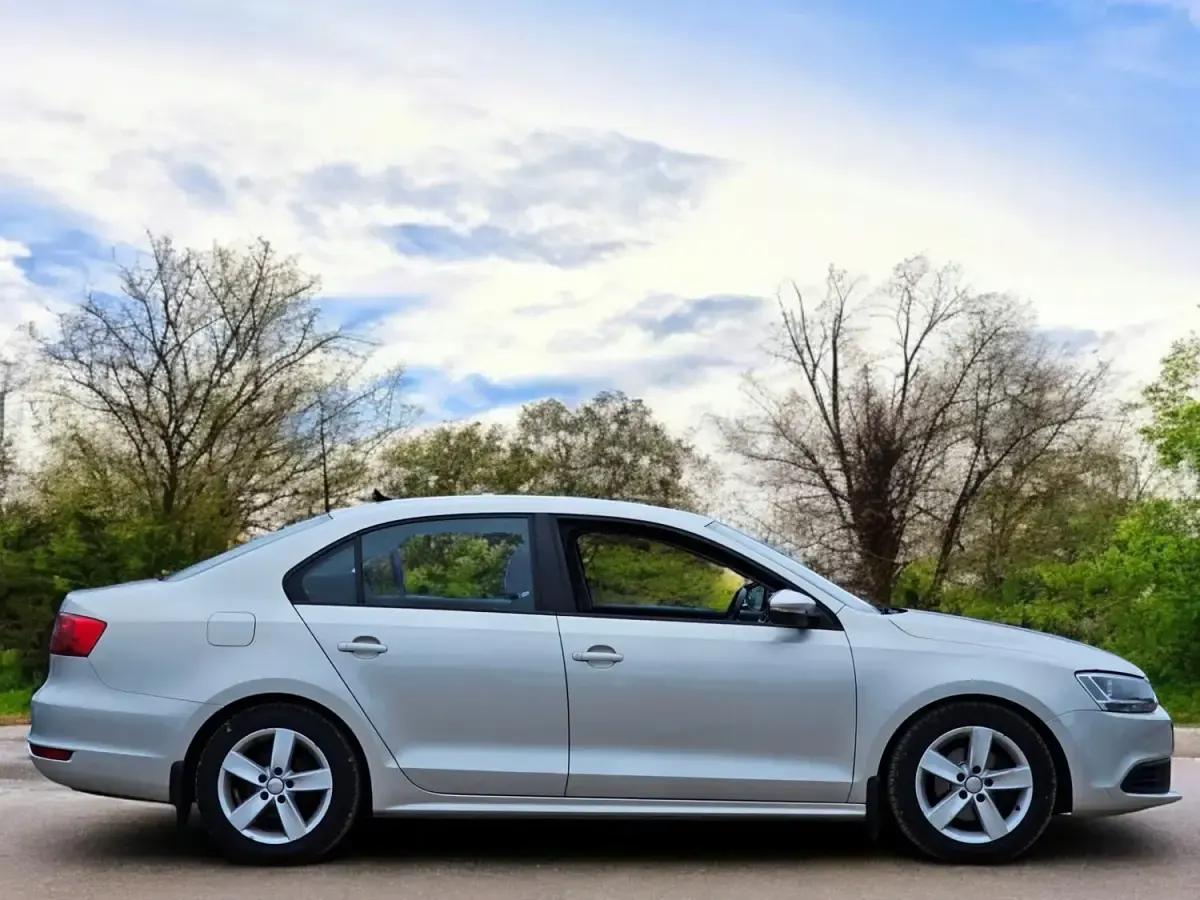 Usado VW Jetta SE 140 HP (102 kW) 2011 Prateado Sedan