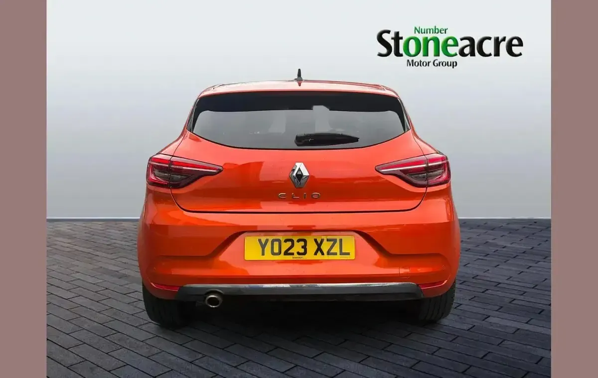 Used Renault Clio Techno 88 HP (64 kW) 2023 Orange Hatchback