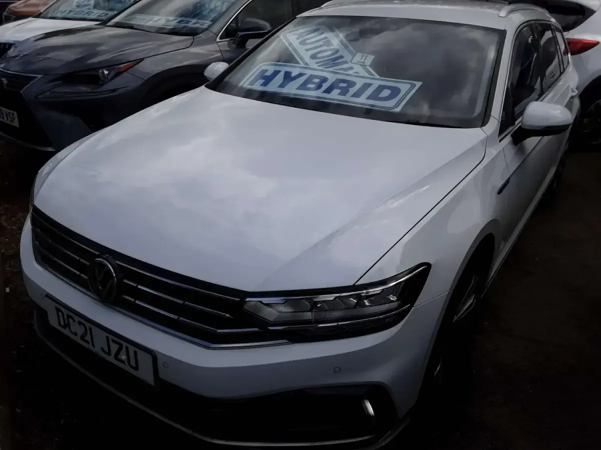 Begagnad VW Passat GTE 218 HK (160 kW) 2021 Vit Kombi