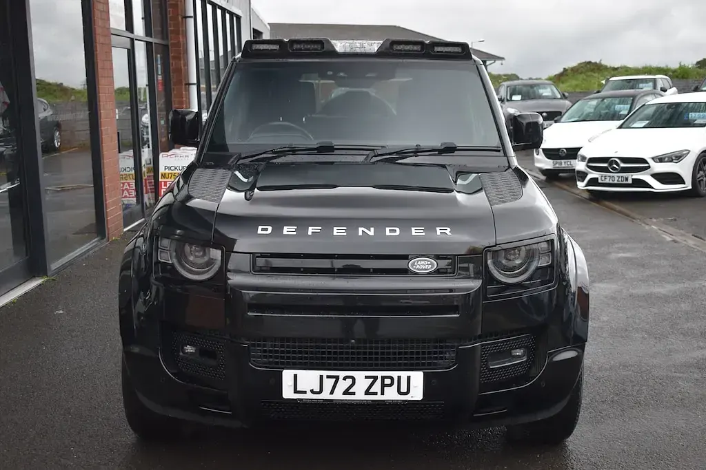 Used Land Rover Defender HSE 300 HP (220 kW) 2022 Black SUV