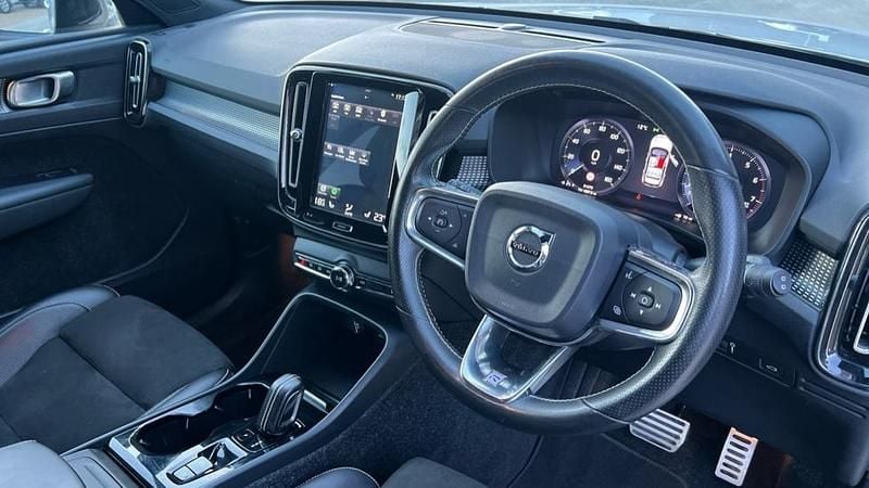 Used Volvo XC40 R-Design Pro 190 HP (139 kW) 2018 Silver  SUV