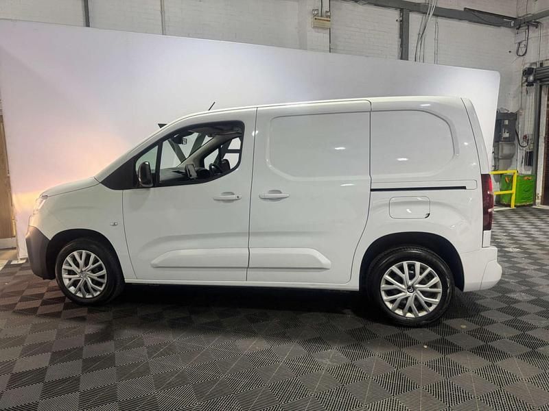Used Citroën Berlingo 100 HP (73 kW) 2023 White MPV