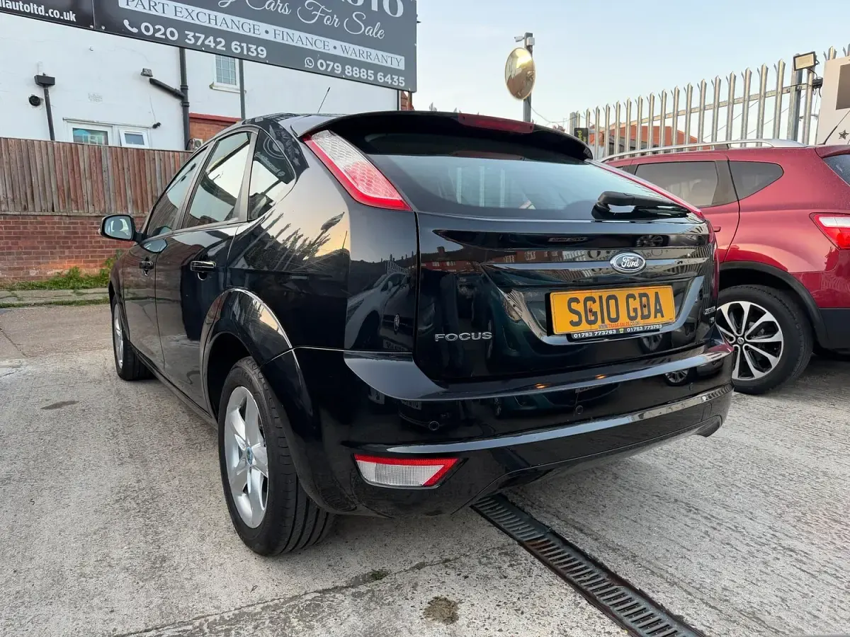 Used Ford Focus Zetec 99 HP (72 kW) 2010 Black Hatchback