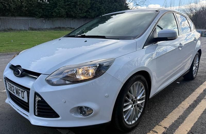 Used Ford Focus Zetec 2012 White Hatchback