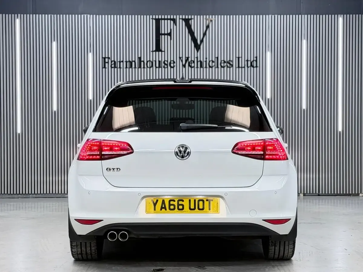 Used VW Golf VII GTD 2017 White Hatchback