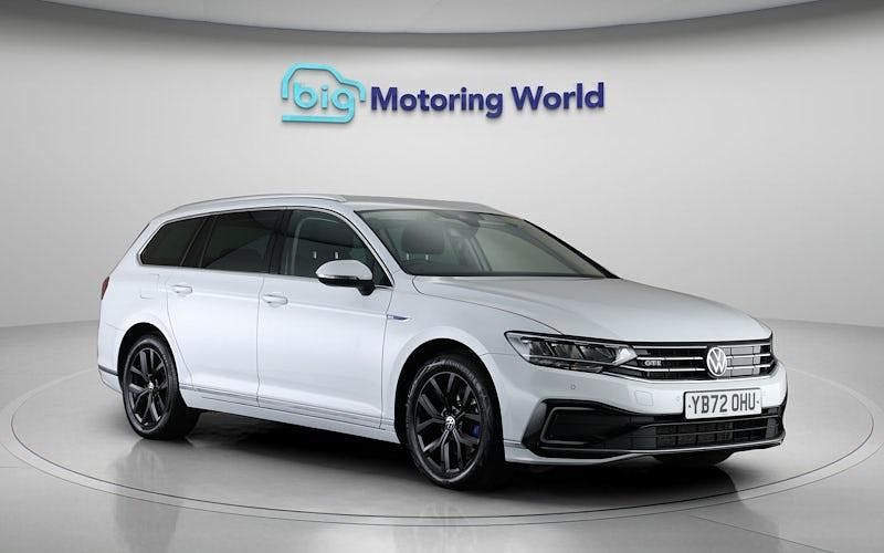 Used VW Passat GTE 218 HP (160 kW) 2022 White Estate