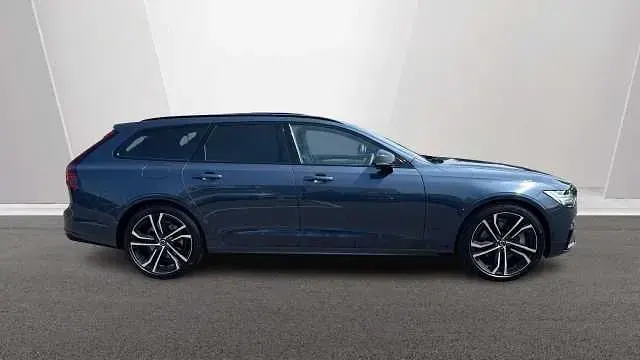 Used Volvo V90 Ultra 449 HP (330 kW) 2025 Blue Estate