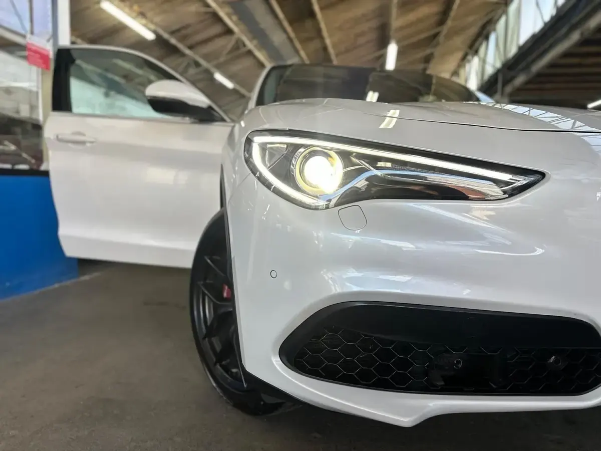 Used Alfa Romeo Stelvio 280 HP (205 kW) 2018 White SUV
