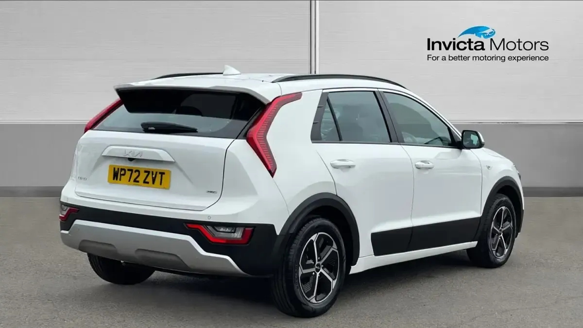 Second-hand Kia Niro 139 CP (102 kW) 2023 Alb SUV