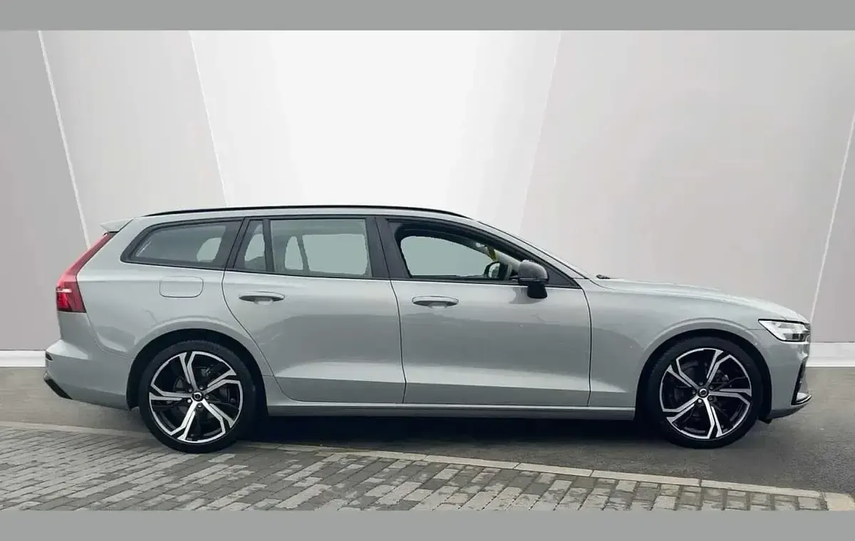 Begagnad Volvo V60 Plus 194 HK (142 kW) 2025 Grå Kombi