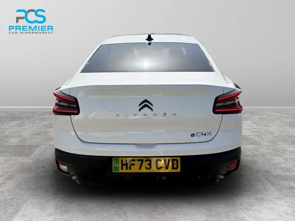 Used Citroën e-C4 Shine 100 kW (136 HP) 2023 White SUV