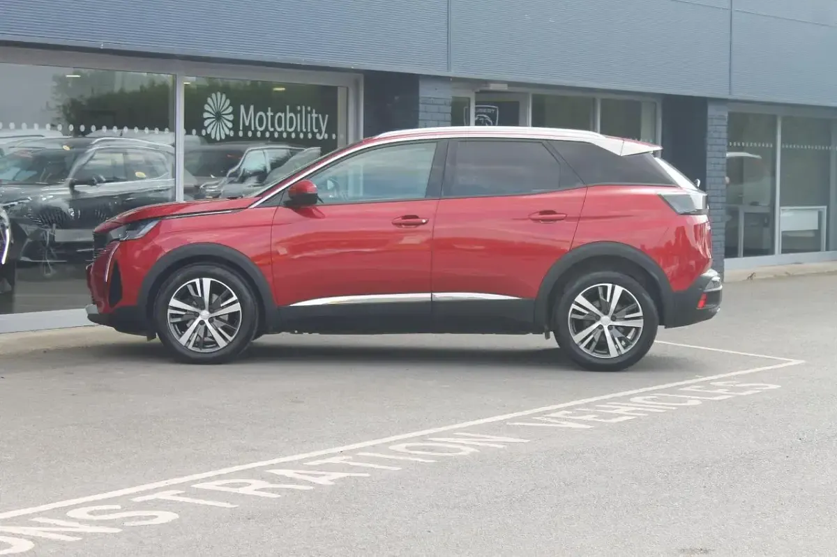 Used Peugeot 3008 Allure Premium 130 HP (95 kW) 2021 Red SUV