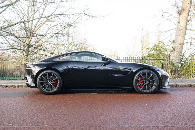 Used Aston Martin Vantage 510 HP (375 kW) 2018 Black Coupe