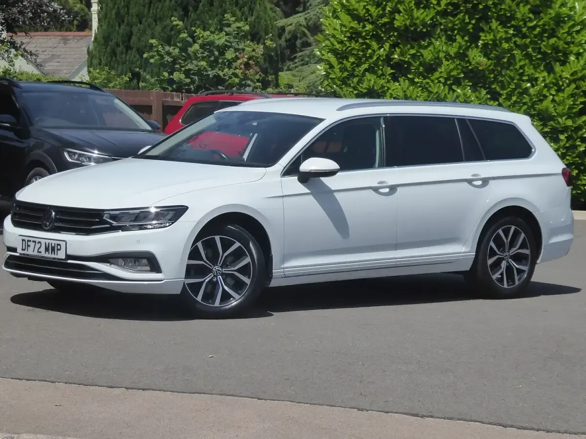 Used VW Passat SEL 150 HP (110 kW) 2023 White Estate