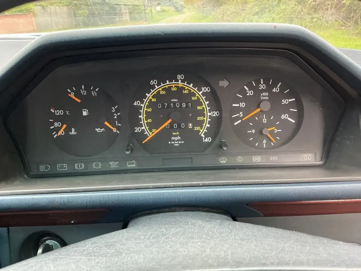 Used Mercedes E250 1994 Alpine white Sedan
