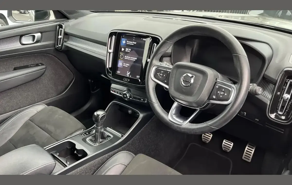 Used Volvo XC40 R-Design 161 HP (118 kW) 2022 Grey SUV