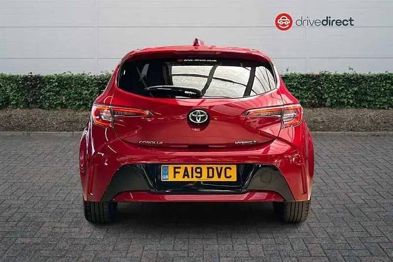 Used Toyota Corolla 122 HP (89 kW) 2019 Red Hatchback