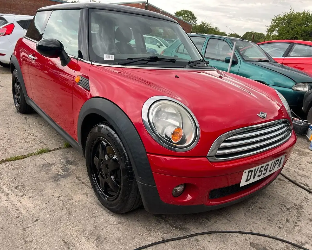 Used Mini Cooper Hatch 120 HP (88 kW) 2009 Red Hatchback