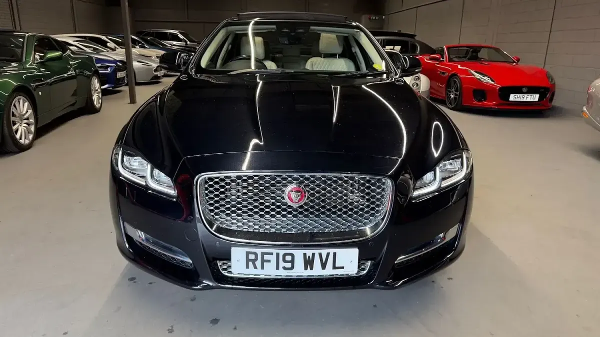 Used Jaguar XJ Portfolio 300 HP (220 kW) 2019 Black Sedan