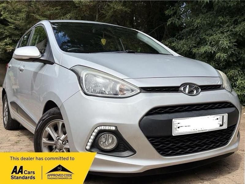 Silver Used 2017 Hyundai i10 Premium Hatchback | £3,990 (Good price) - Image 1/4