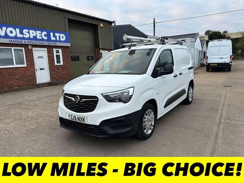White Used 2019 Vauxhall Combo Edition MPV | £7,000 (Fair price) - Image 1/2