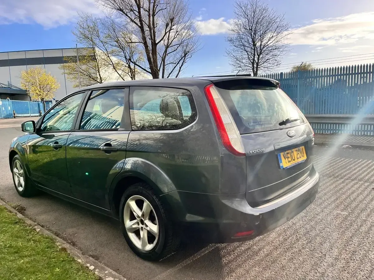 Used Ford Focus Zetec 110 HP (80 kW) 2010 Grey Estate