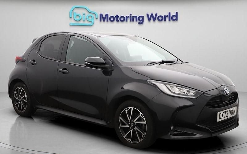 Used 2025 Toyota Yaris Hybrid Design Hatchback | £14,450 (Super price) - Image 1/4