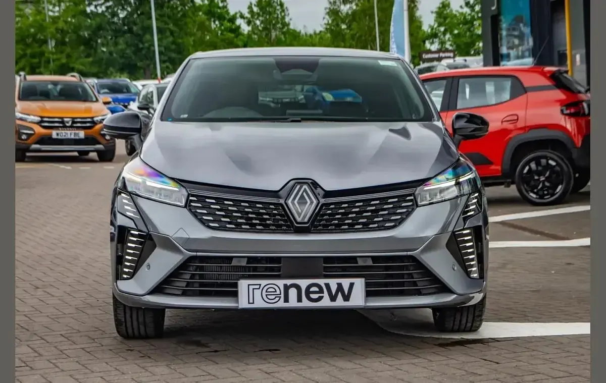 Used Renault Clio Techno Esprit Alpine 140 HP (102 kW) 2026 Grey Hatchback