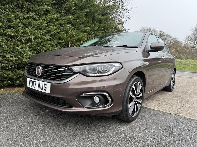 Used Fiat Tipo Lounge 94 HP (69 kW) 2017 Bronze Hatchback