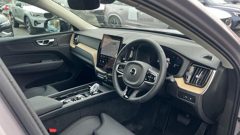 Used Volvo XC60 Plus 345 HP (253 kW) 2025 Silver SUV