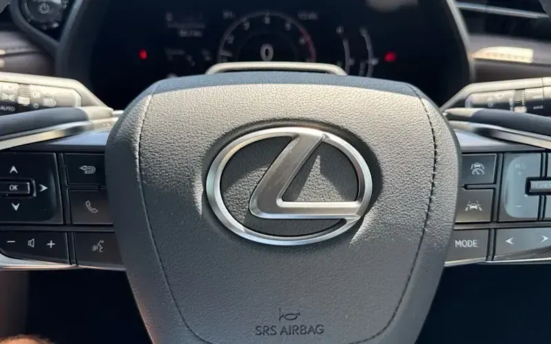 Used Lexus LBX 136 HP (100 kW) 2025 Silver SUV
