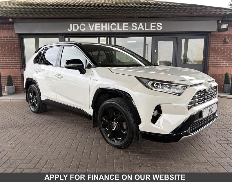 Used Toyota RAV4 218 HP (160 kW) 2019 White SUV