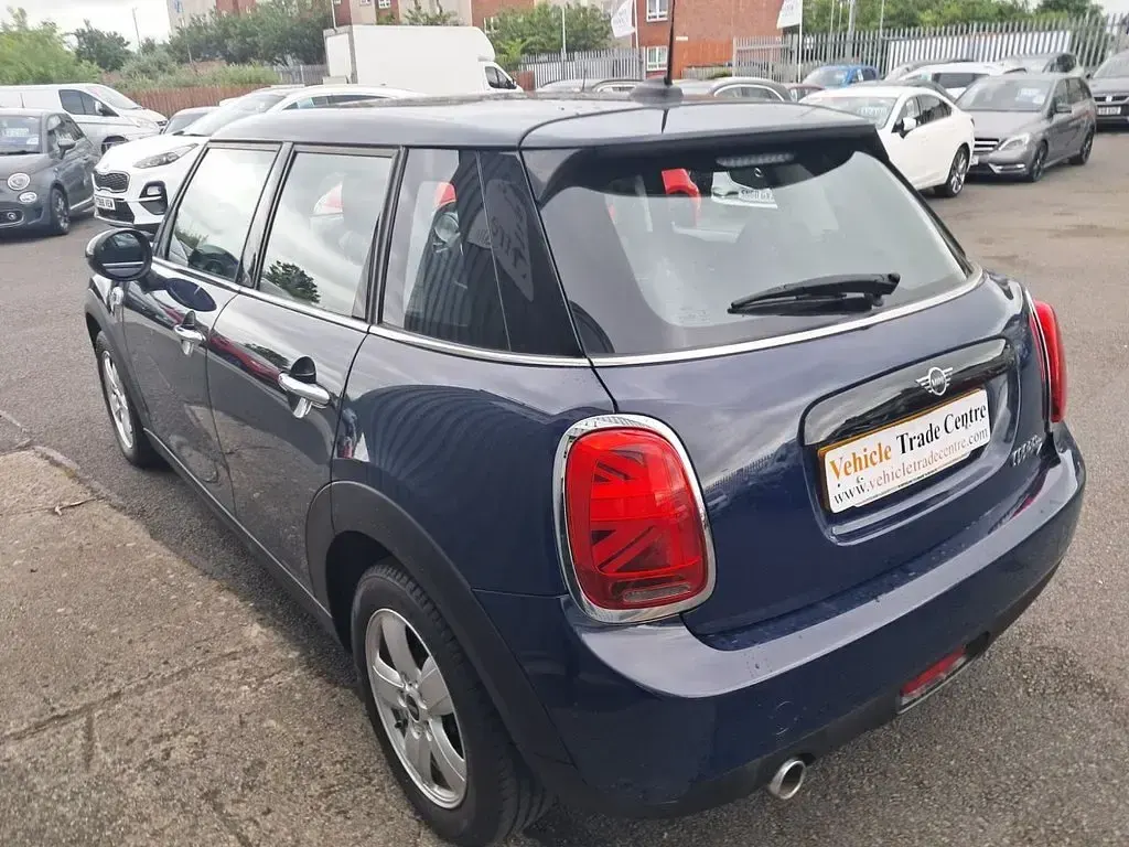 Used Mini Cooper D Hatch 116 HP (85 kW) 2018 Blue Hatchback