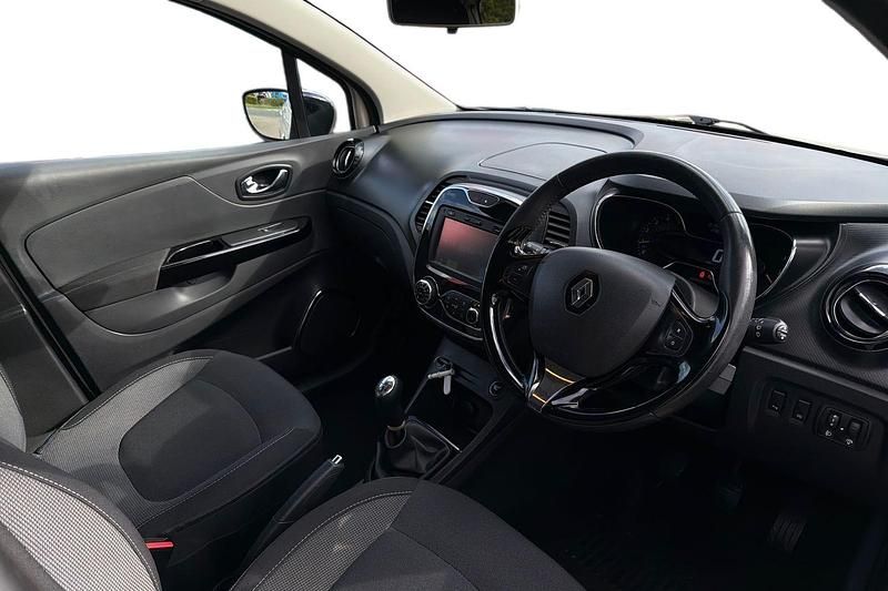 Used Renault Captur Dynamique 90 HP (66 kW) 2014 Cream/black SUV