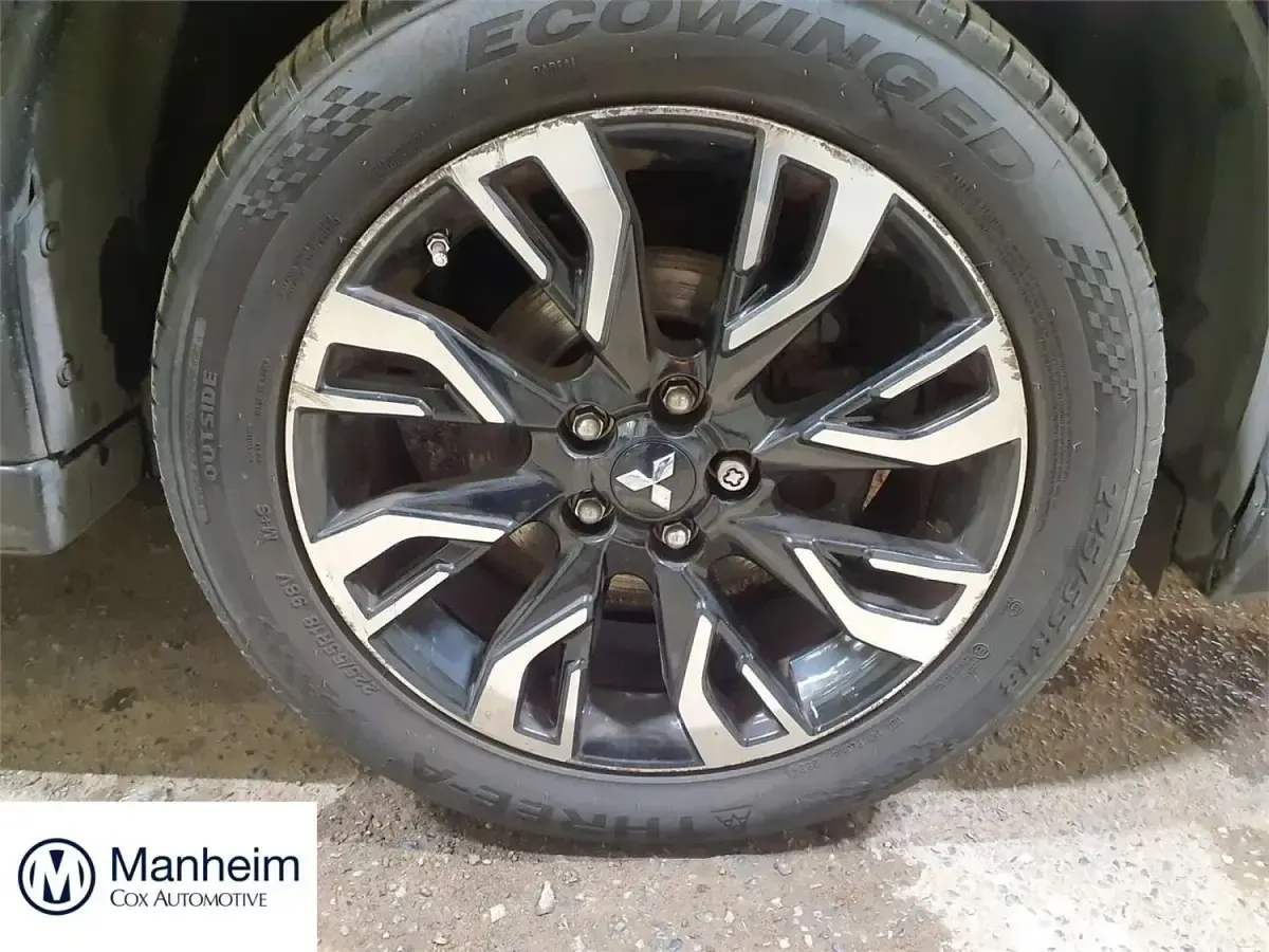 Used Mitsubishi Outlander P-HEV 200 HP (147 kW) 2015 Black SUV